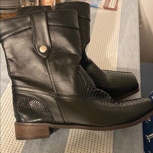 Chic Black Boots with Snakeskin Accents